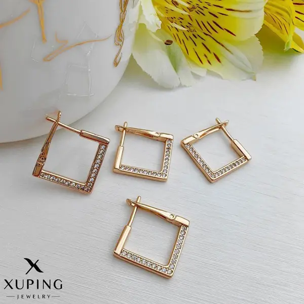 گوشواره نگین دار طرح طلا 